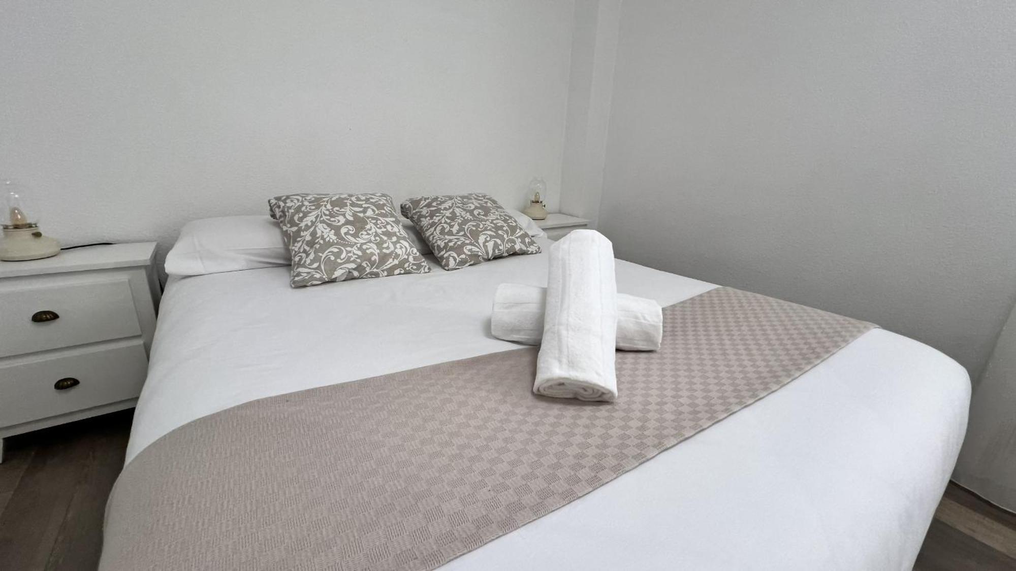 Apartamenticos Plaza Del Pilar III Zaragoza Bagian luar foto